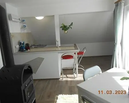 Apartmán Bei Hanna Enying
