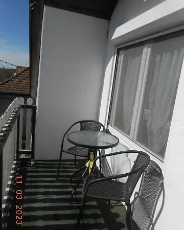 Apartmán Bei Hanna Enying