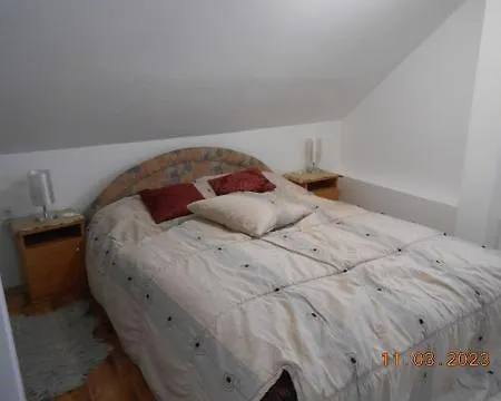 Apartmán Bei Hanna Enying